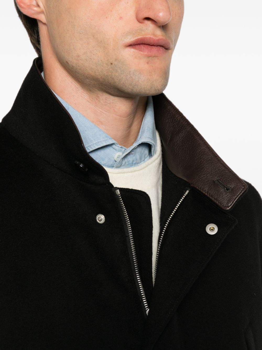 Giacca con tasche in nero 