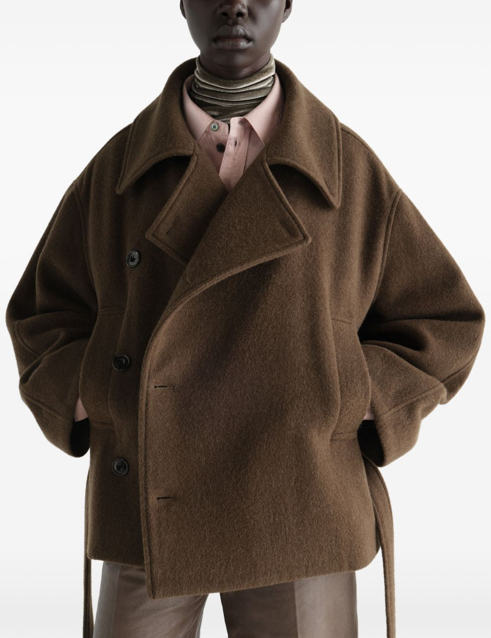 Cappotto corto a portafoglio in misto lana infeltrita e alpaca in marrone 