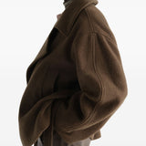 Cappotto corto a portafoglio in misto lana infeltrita e alpaca in marrone 