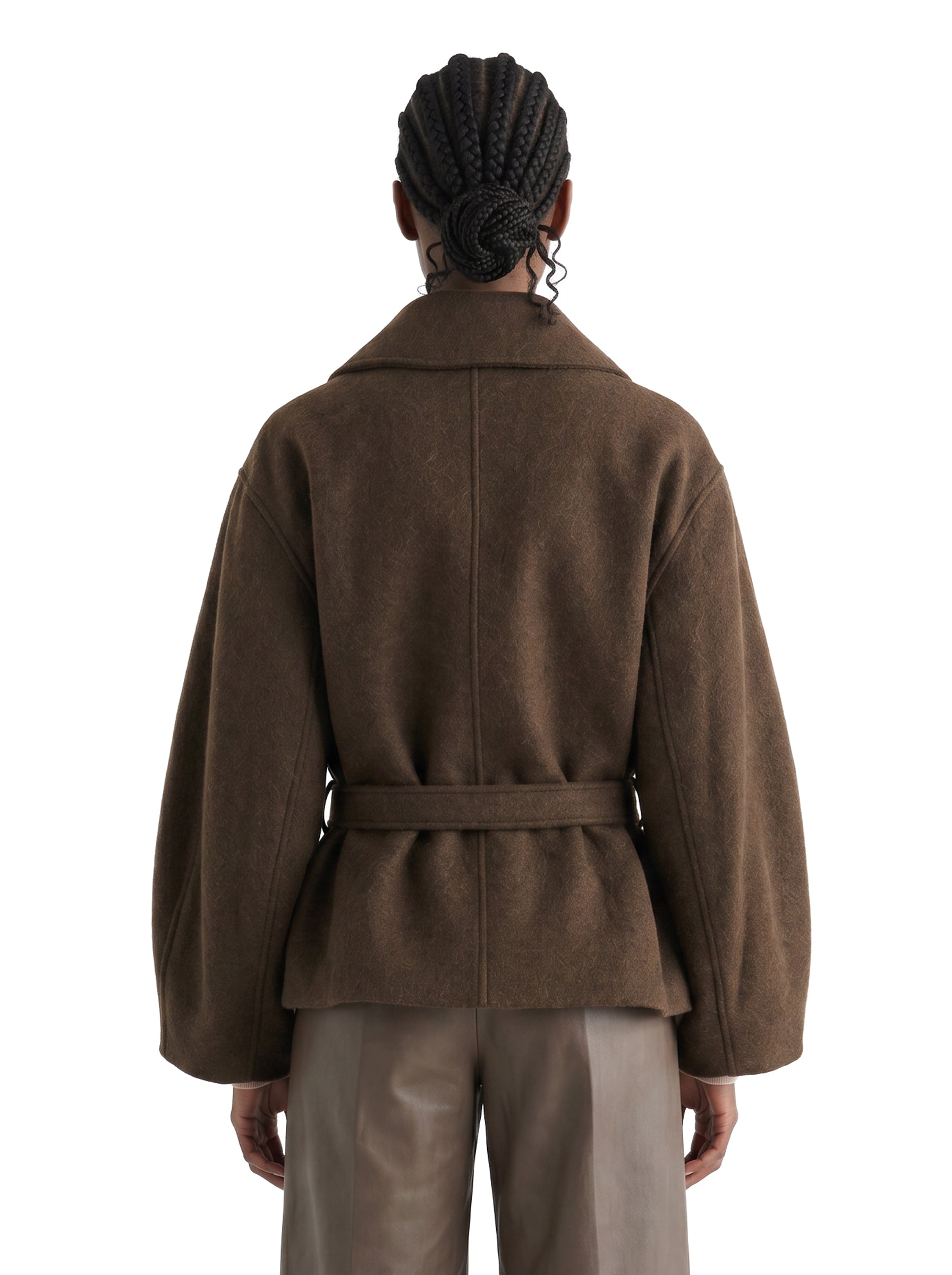 Cappotto corto a portafoglio in misto lana infeltrita e alpaca in marrone 