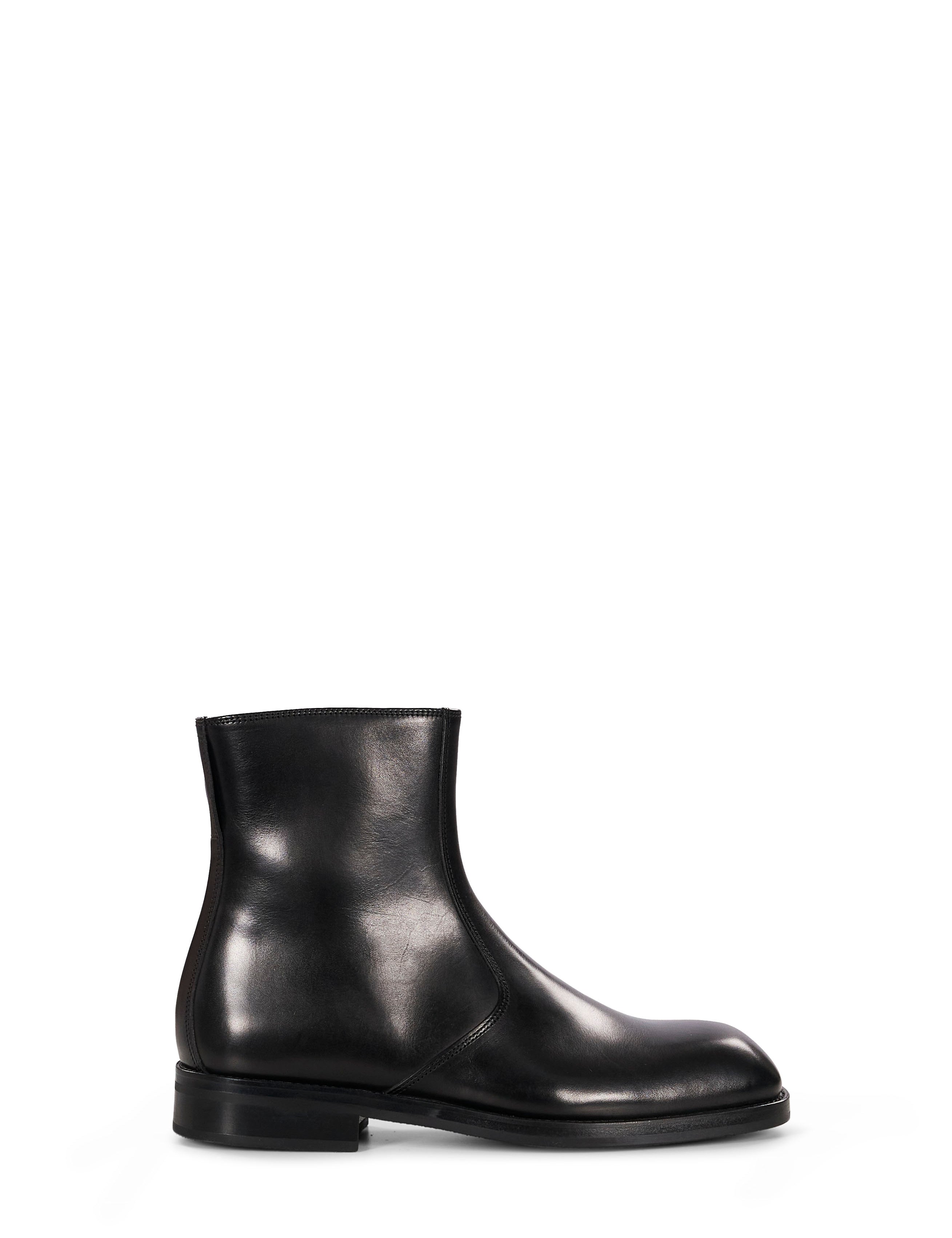 Stivaletti in pelle in nero 