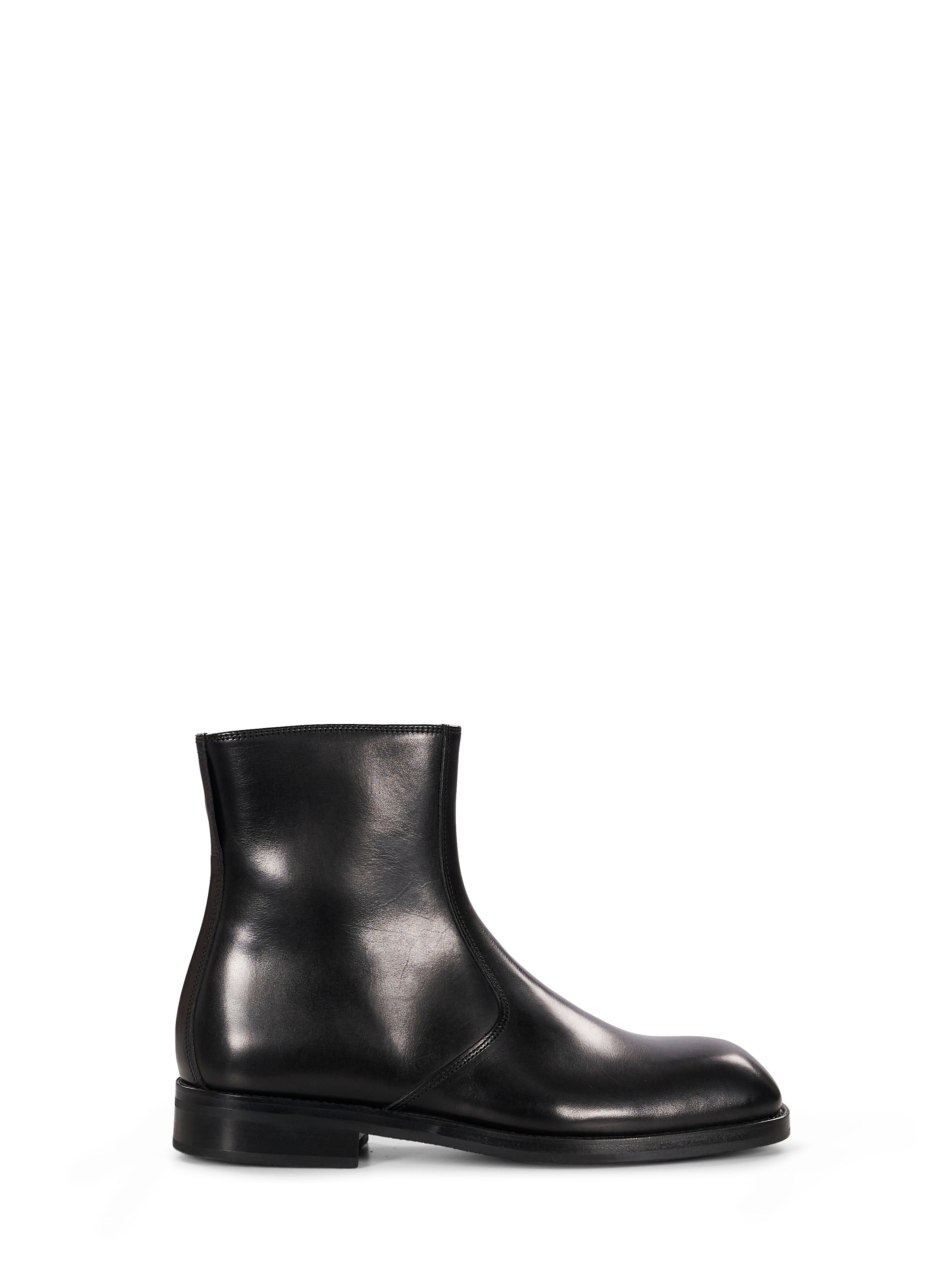 Stivaletti in pelle in nero 