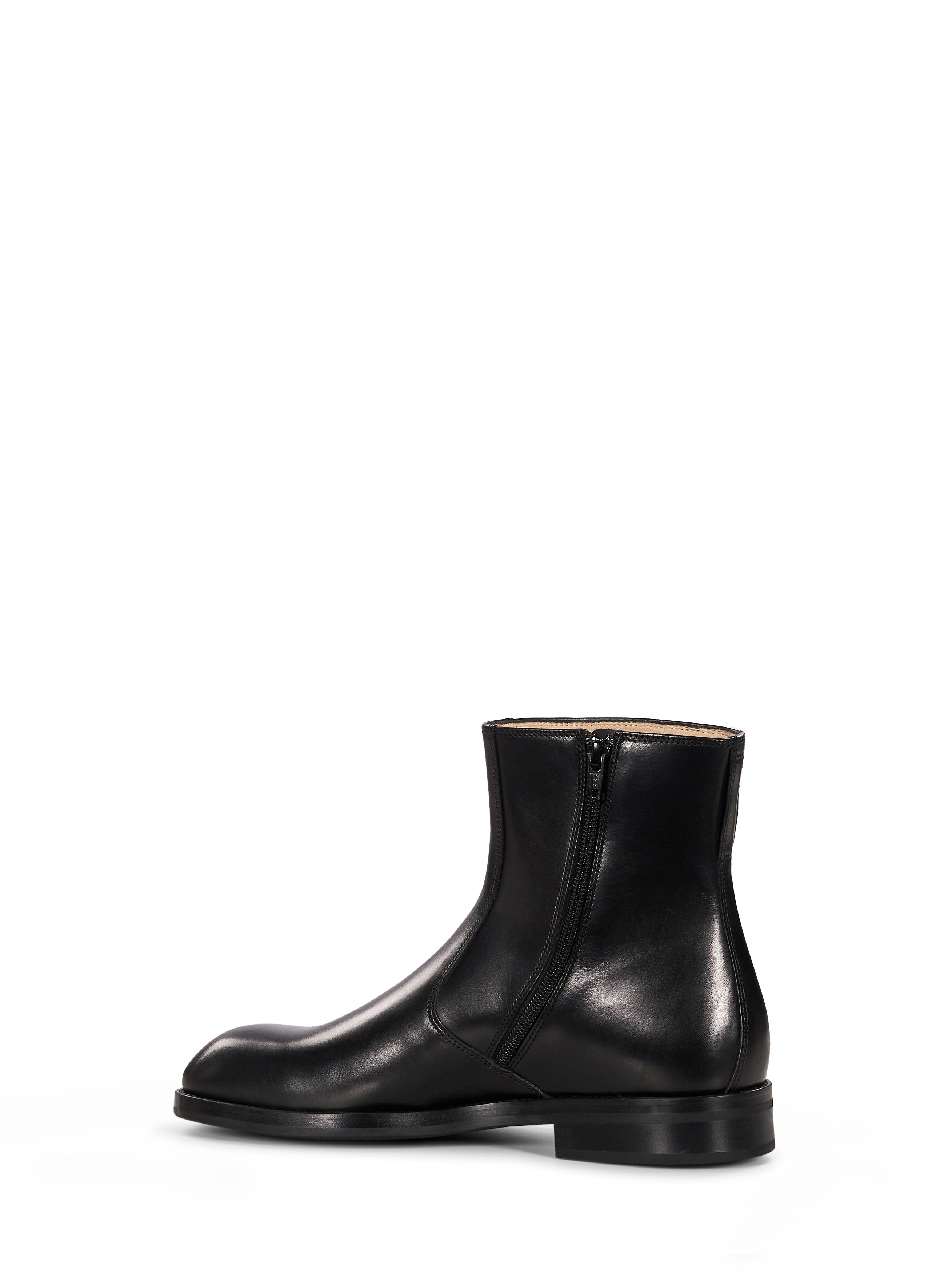 Stivaletti in pelle in nero 