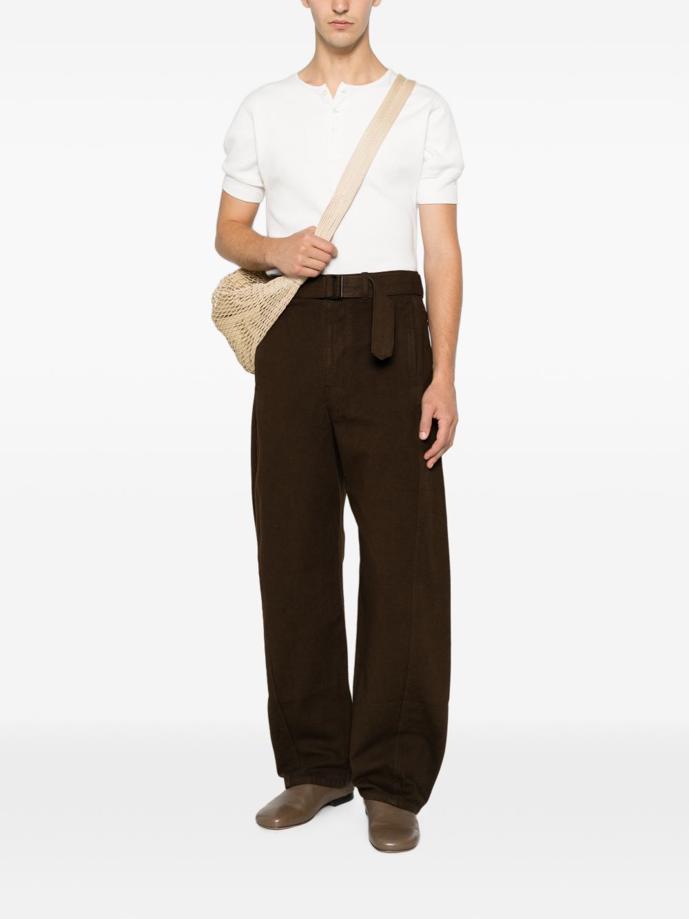 Jeans a gamba ampia con cintura in marrone 