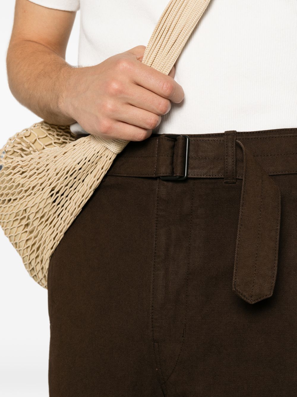 Jeans a gamba ampia con cintura in marrone 