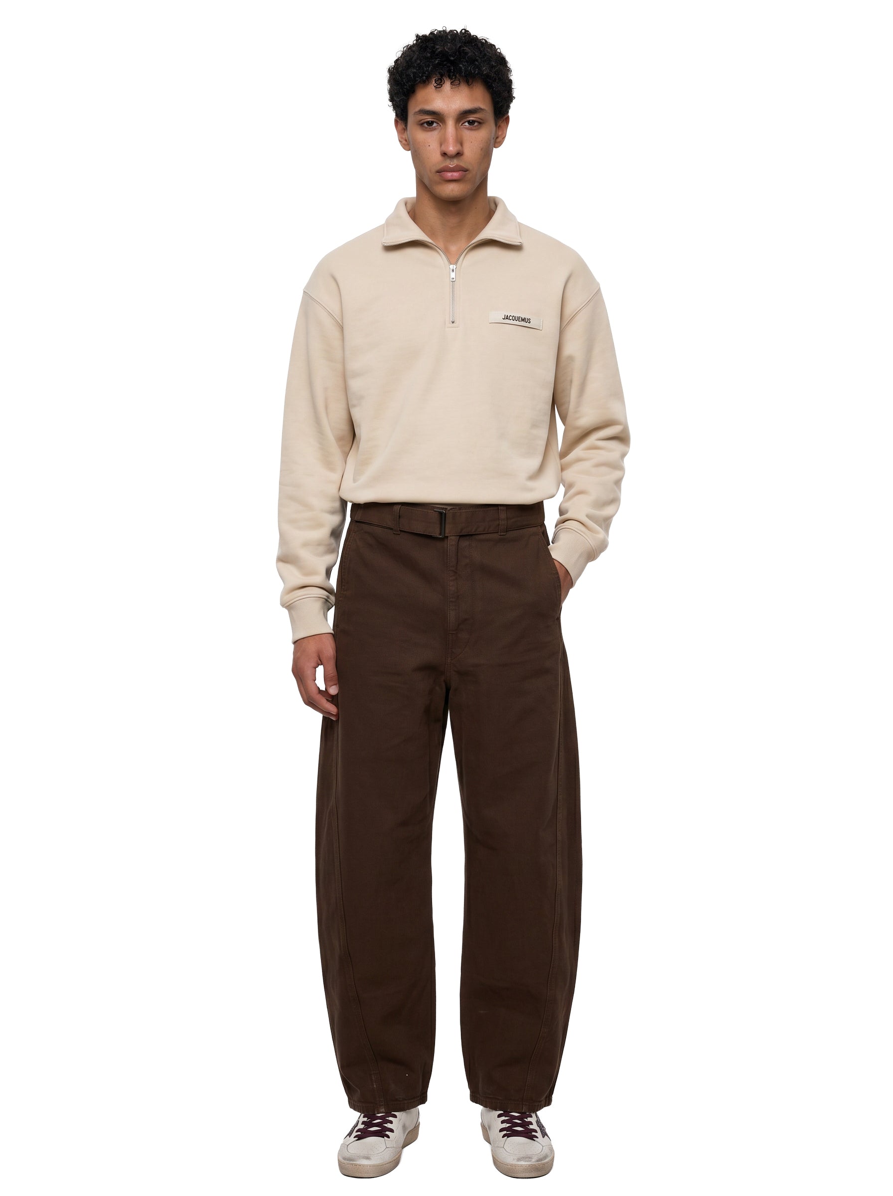 Jeans a gamba ampia con cintura in marrone 