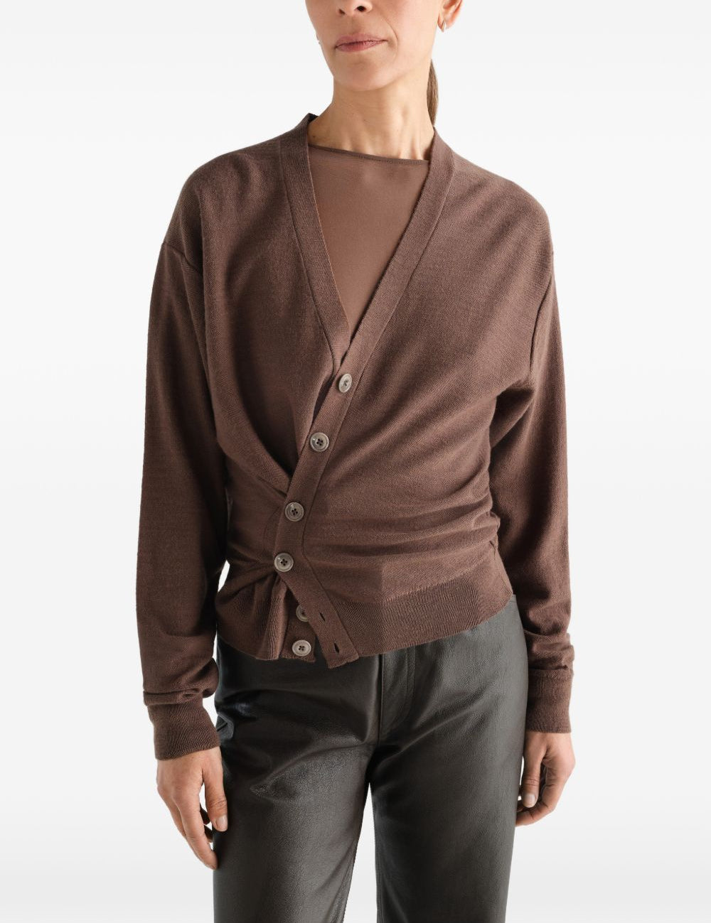 Cardigan con abbottonatura asimmetrica in beige 