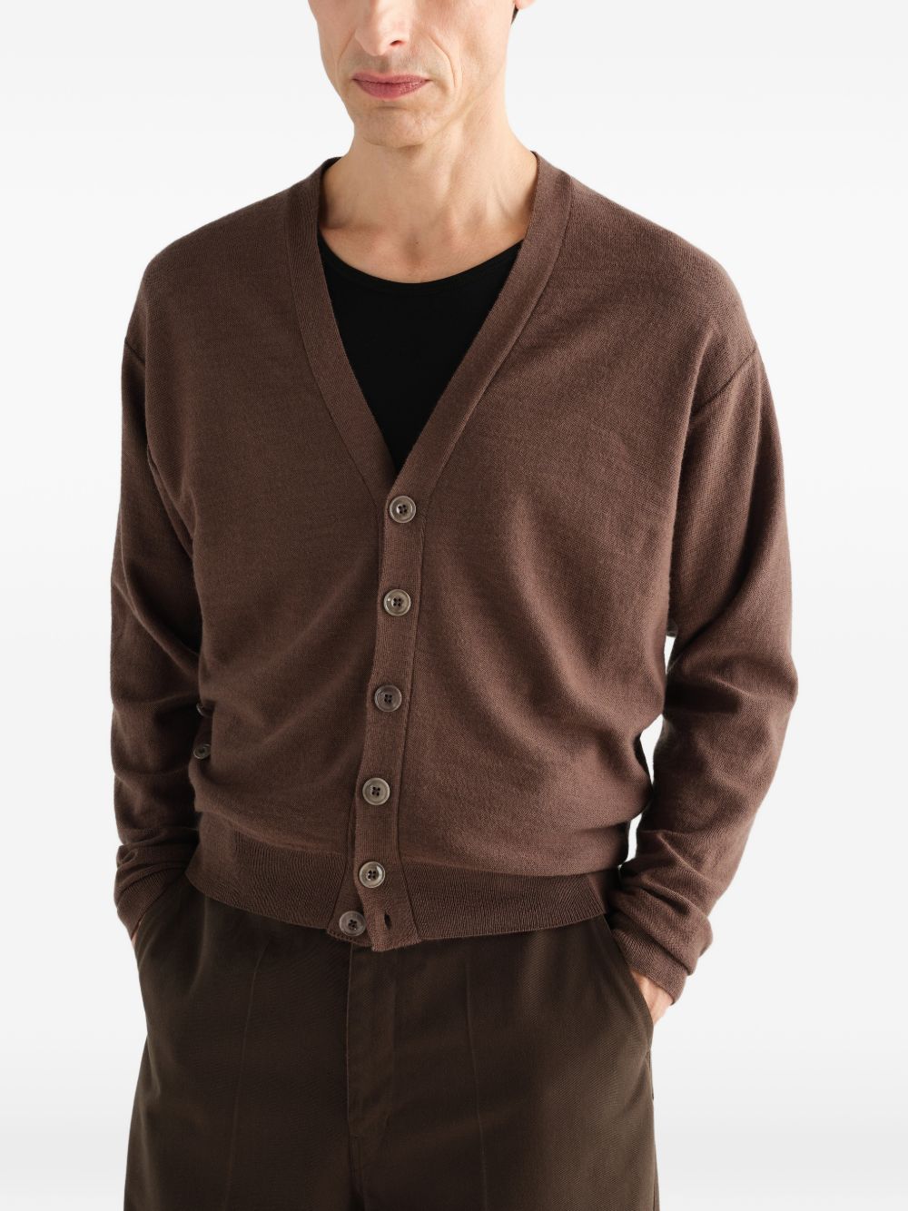 Cardigan con abbottonatura asimmetrica in beige 