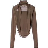 Top semi-trasparente con foulard in beige 