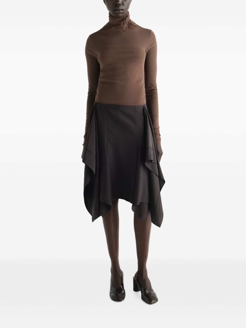Top semi-trasparente con foulard in beige 