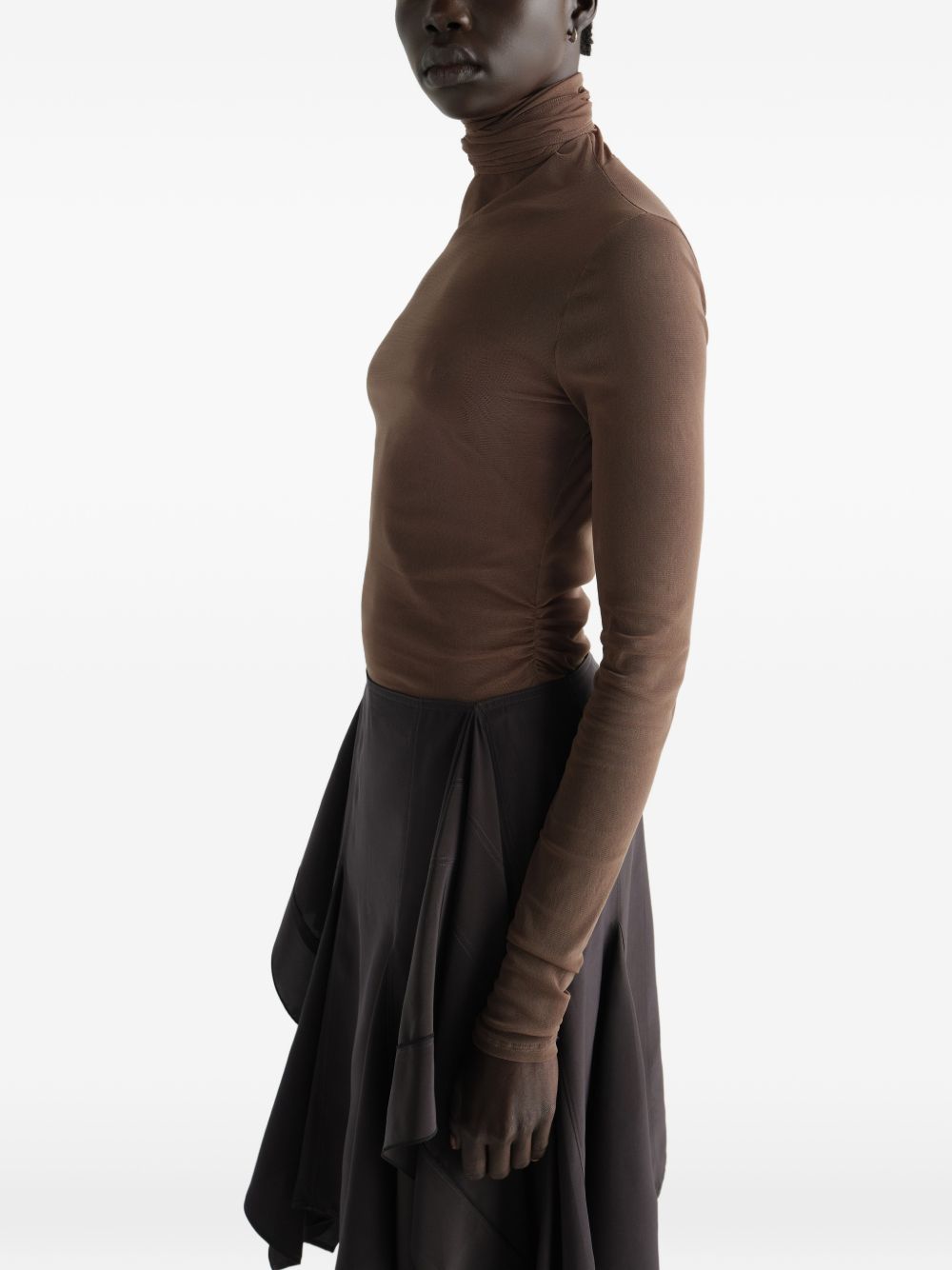 Top semi-trasparente con foulard in beige 