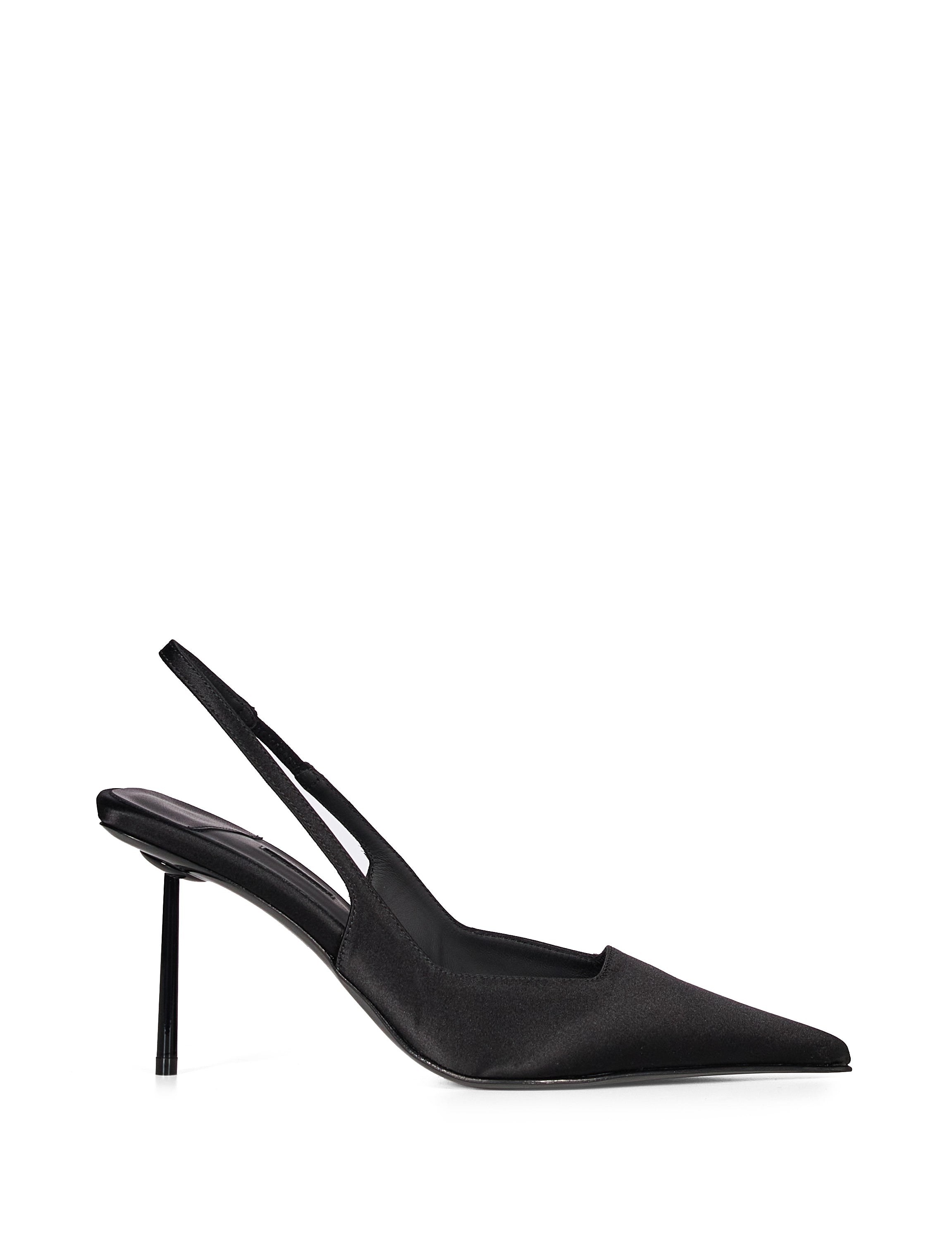 Decollete Chanel Amelia in nero 