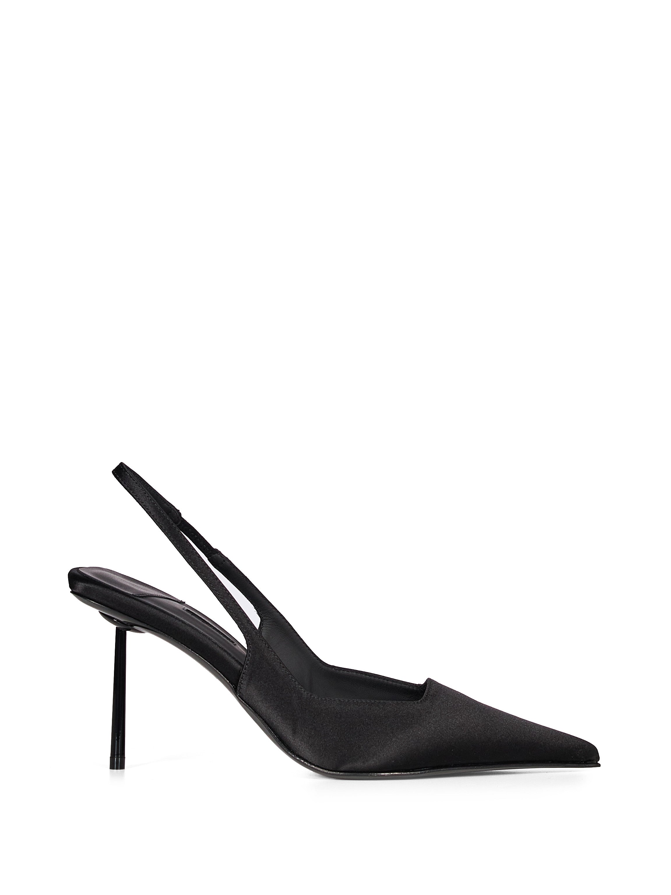 Decollete Chanel Amelia in nero 