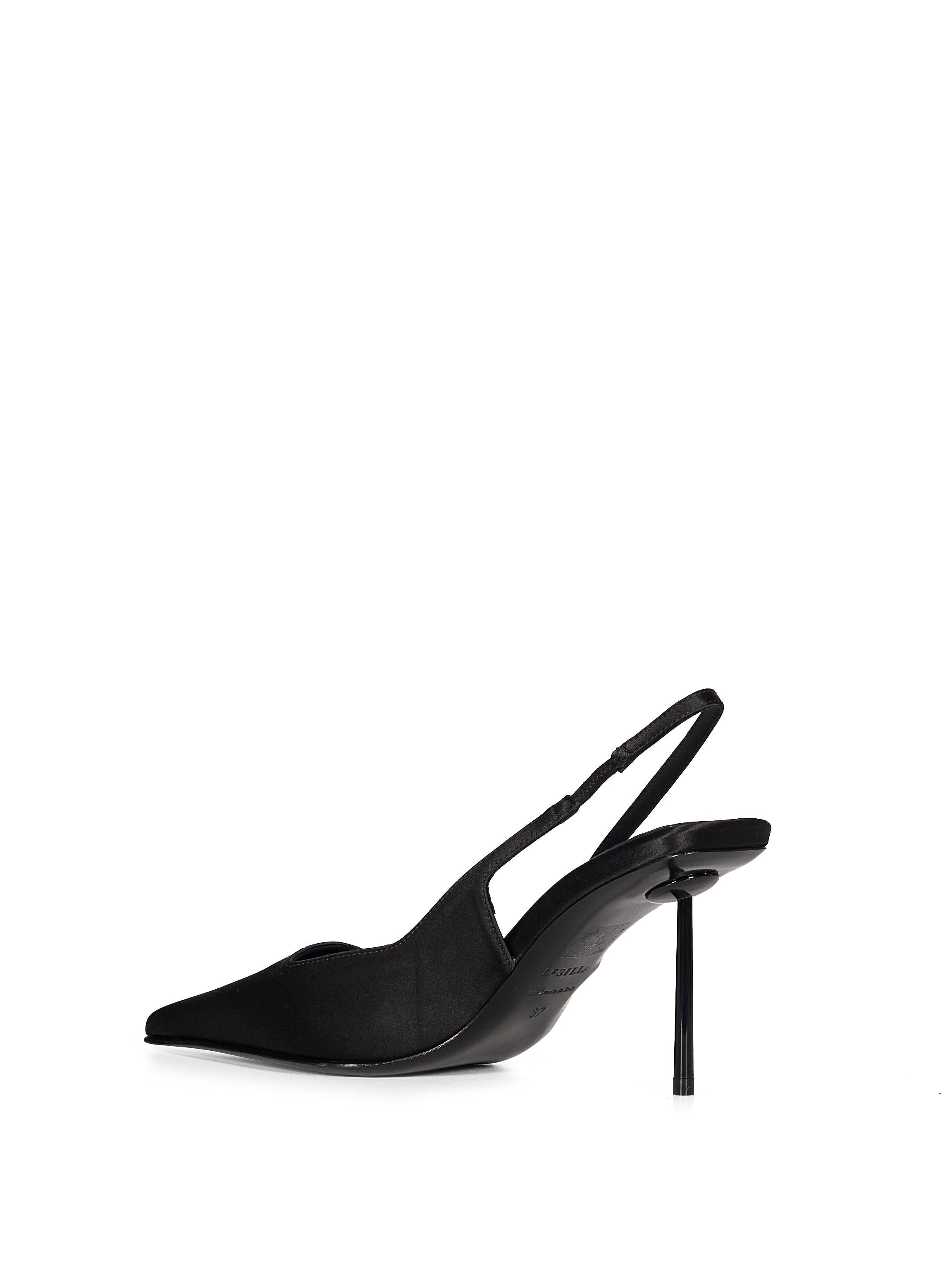 Decollete Chanel Amelia in nero 