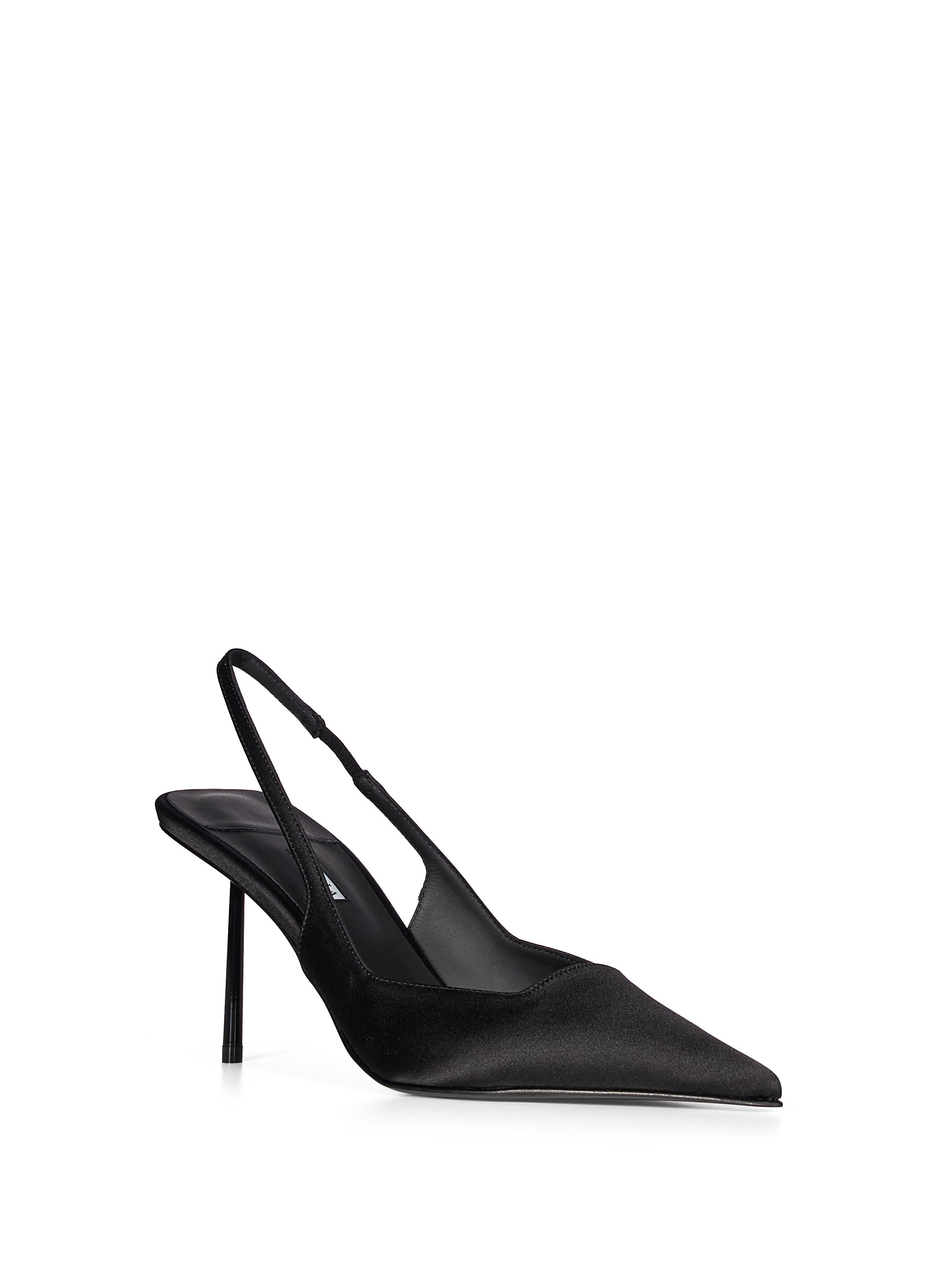 Decollete Chanel Amelia in nero 