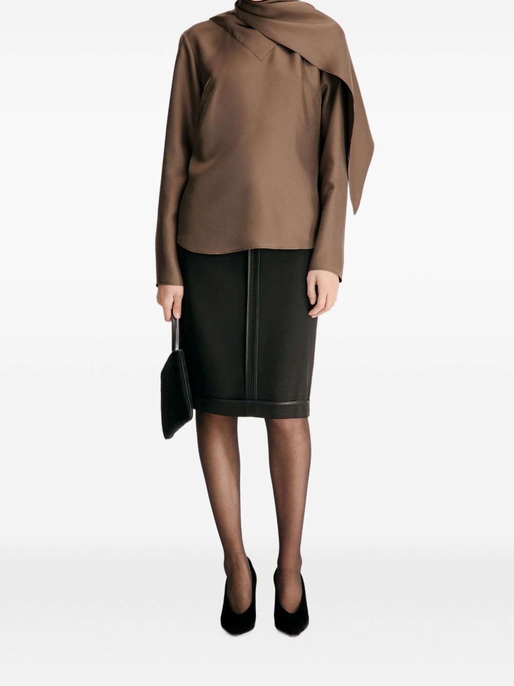 Blusa con foulard Gala in marrone 
