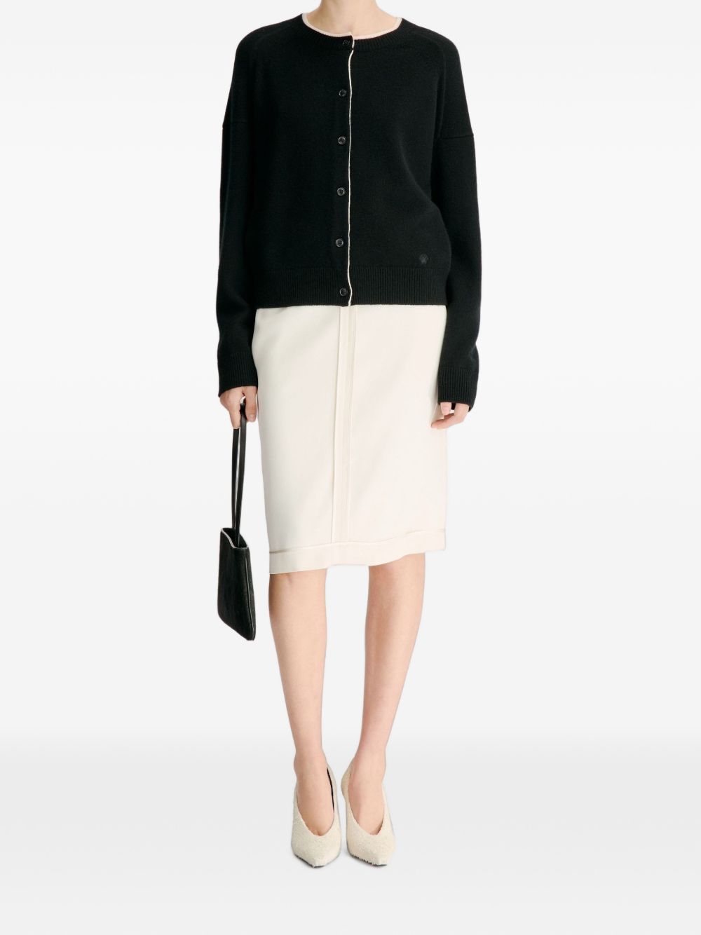 Cardigan nicola con bordi a contrasto in nero 