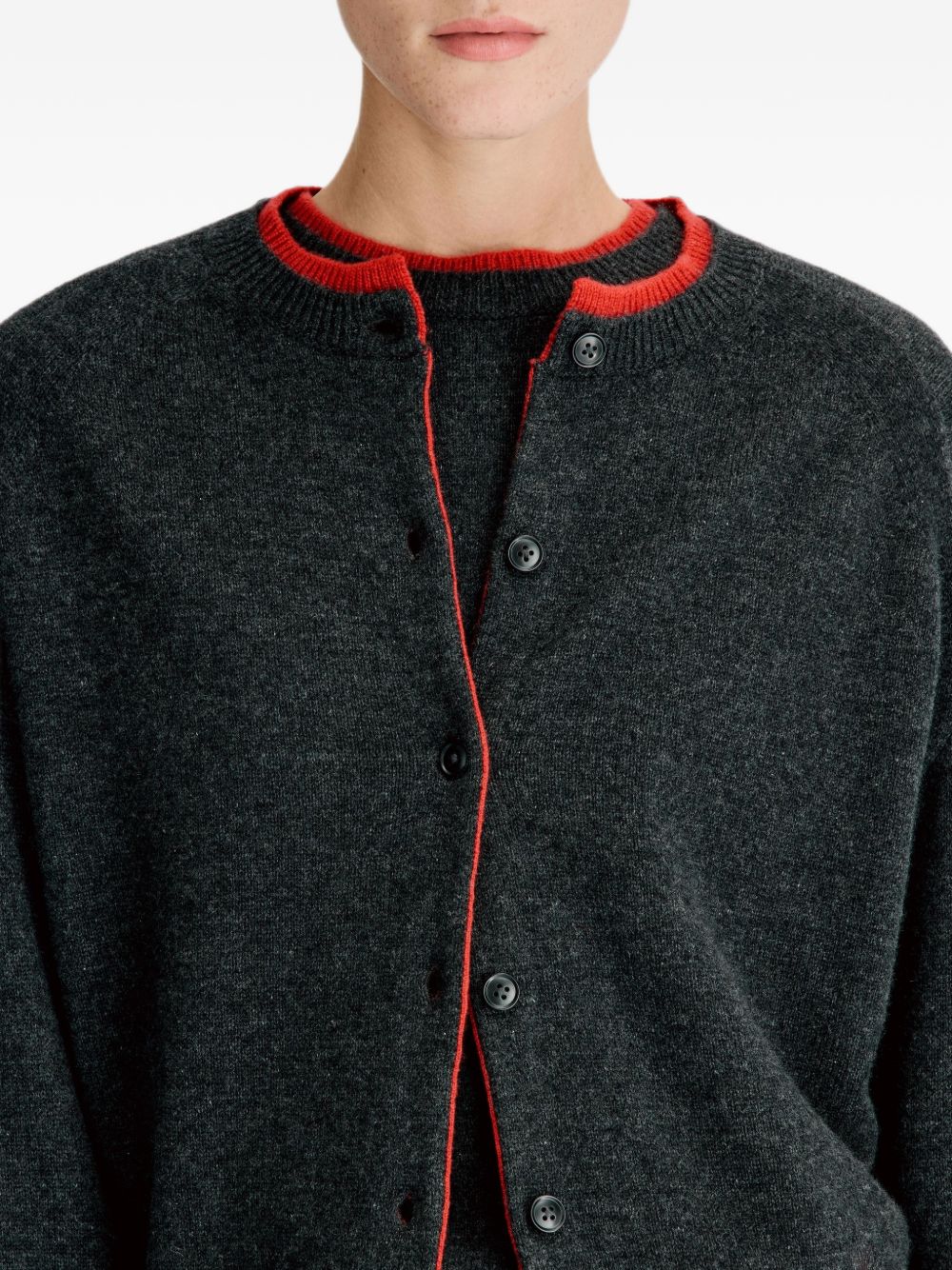 Cardigan nicola con bordi a contrasto in grigio 
