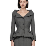 Giacca sartoriale con peplum in grigio 