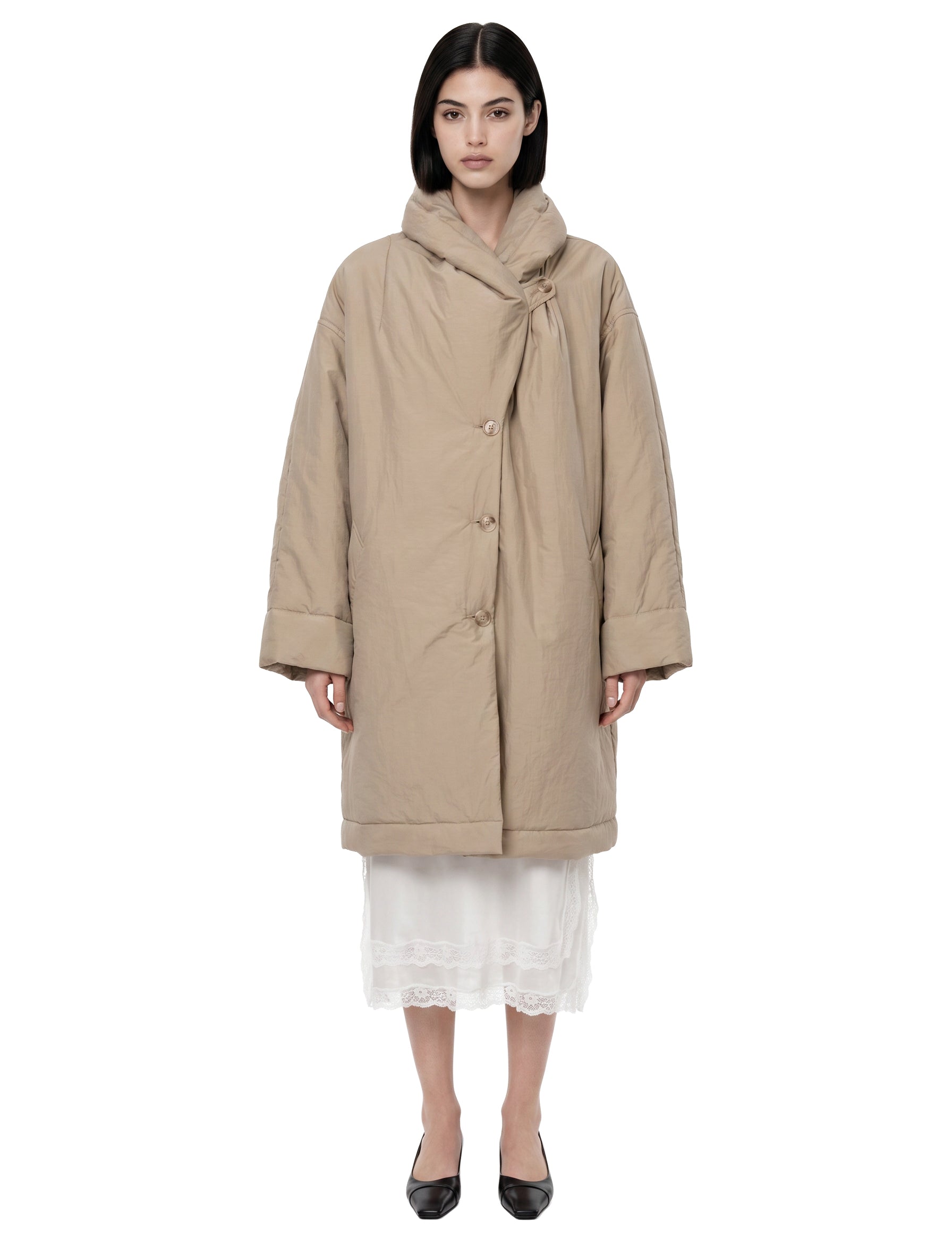 Cappotto imbottito a collo alto in beige 
