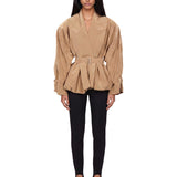 Giacca in tessuto tecnico con cintura in beige 