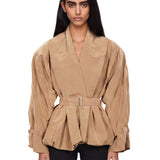 Giacca in tessuto tecnico con cintura in beige 