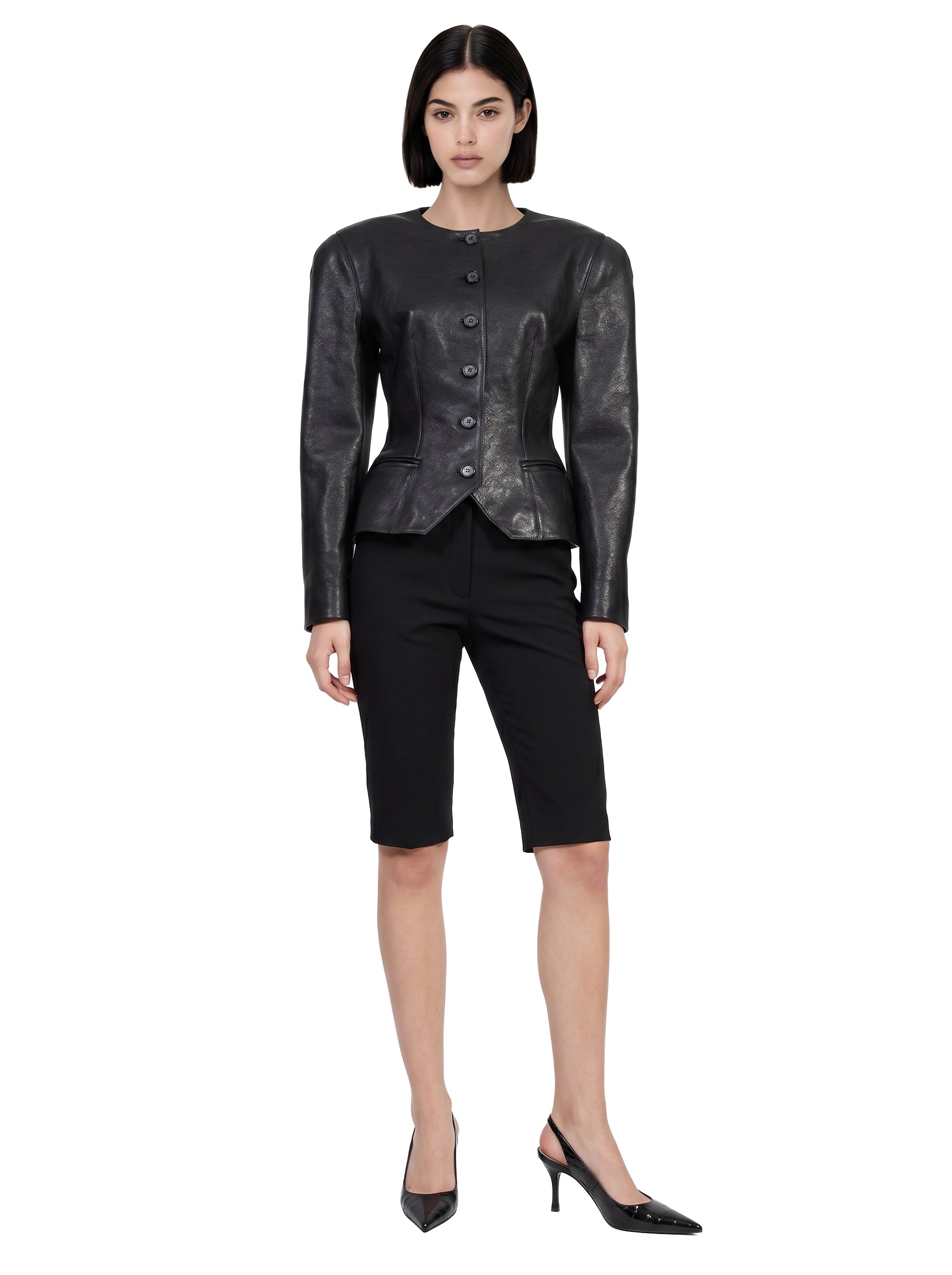 Pantaloni corti con pince in nero 