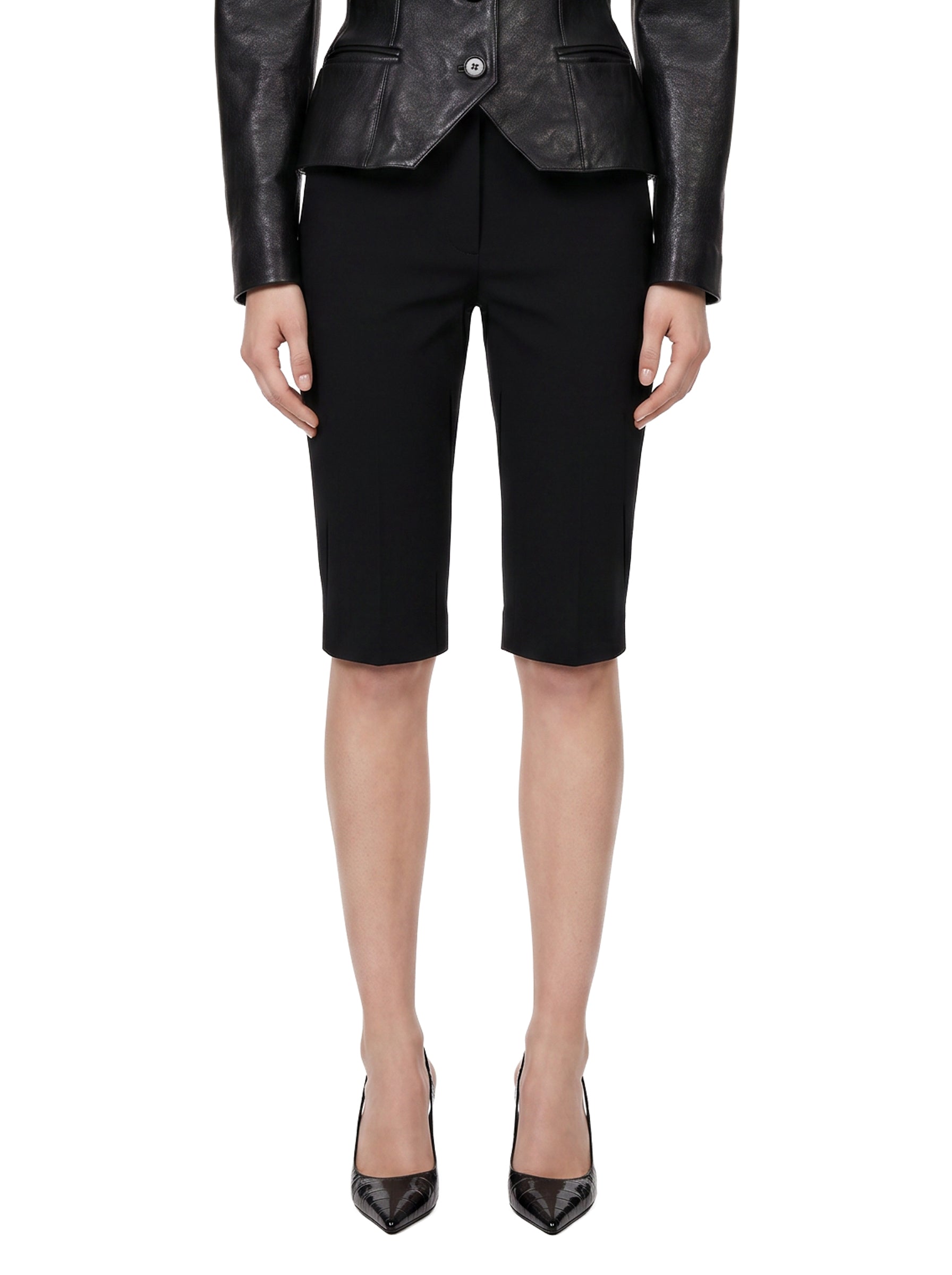 Pantaloni corti con pince in nero 