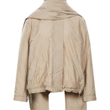 Giacca con tasche in beige 