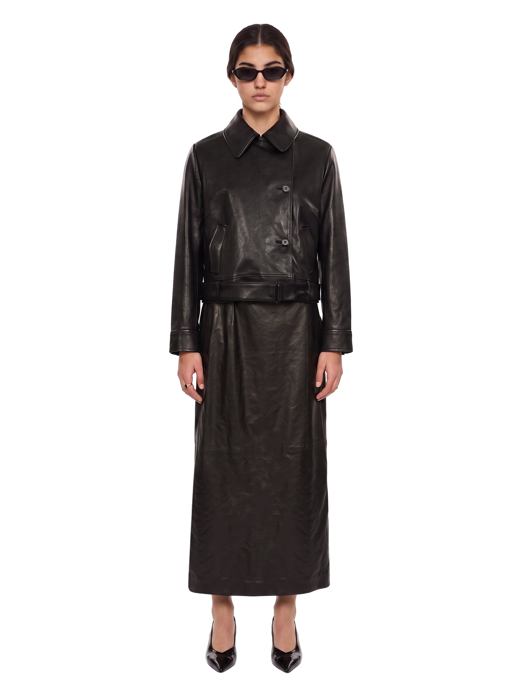 Giacca in pelle con cintura in nero 