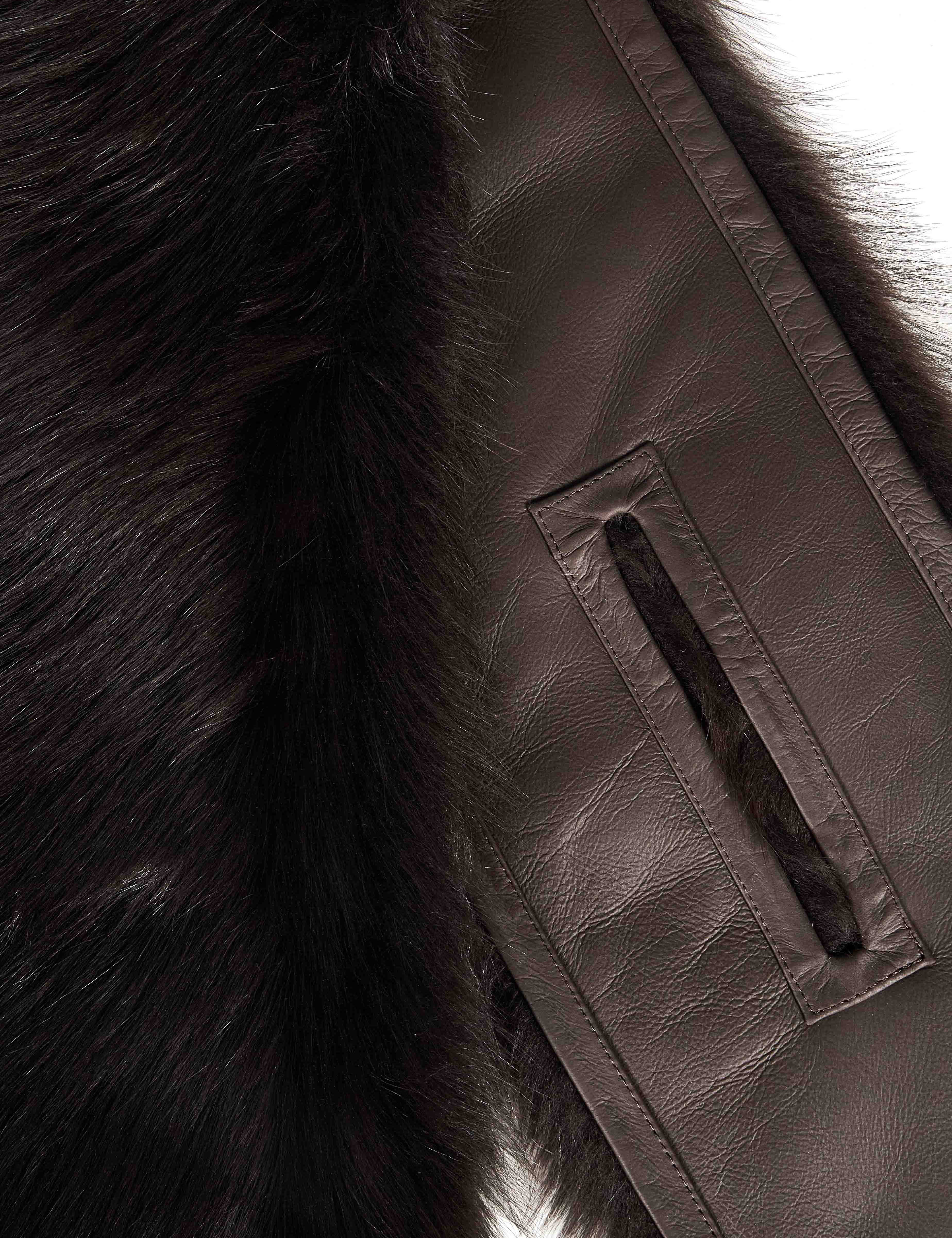 Sciarpa in eco-pelliccia in marrone 
