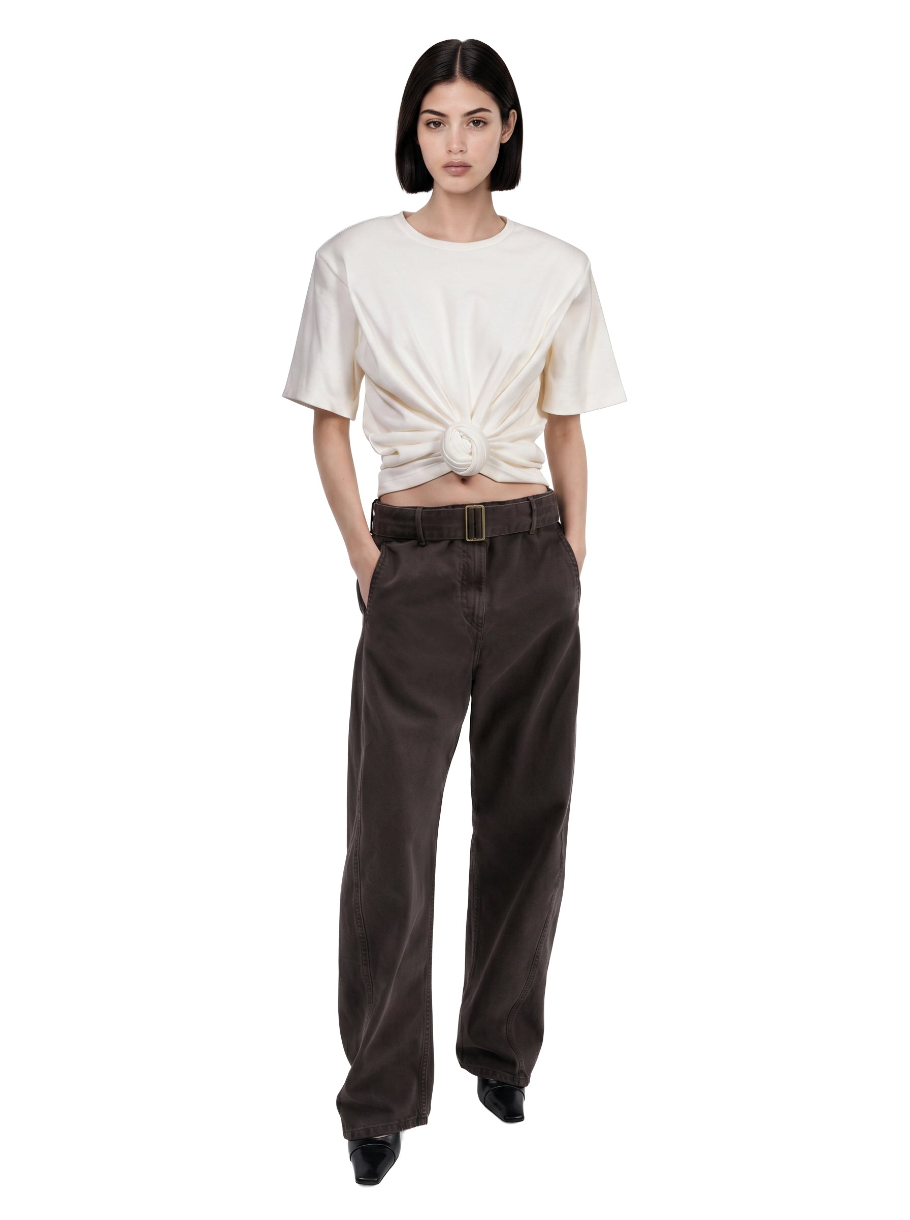 Jeans a vita alta con cintura in marrone 