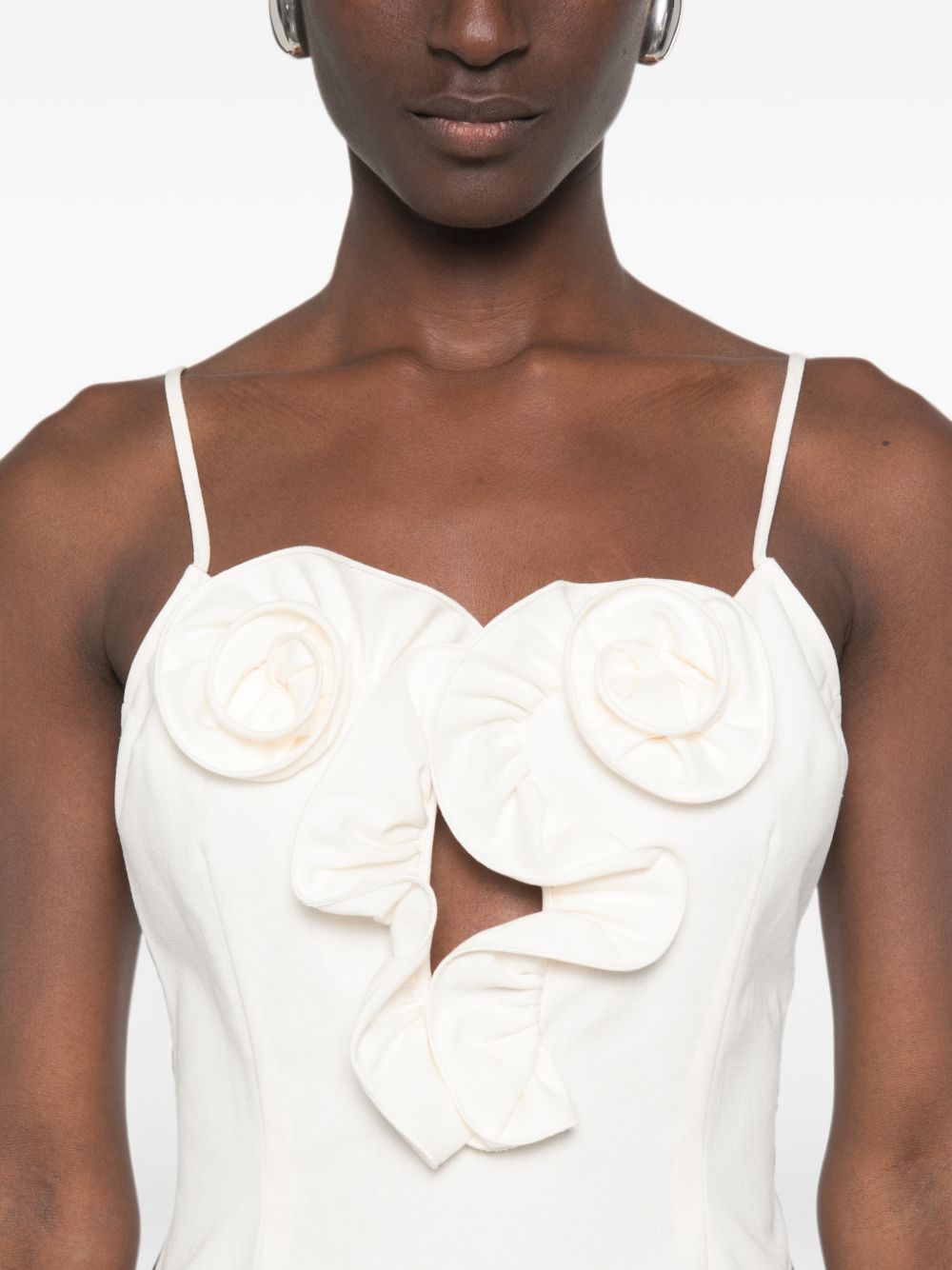 Abito midi con applicazioni floreali in bianco 