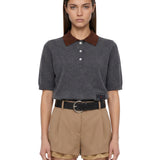 Polo in cashmere grigio con colletto a contrasto 