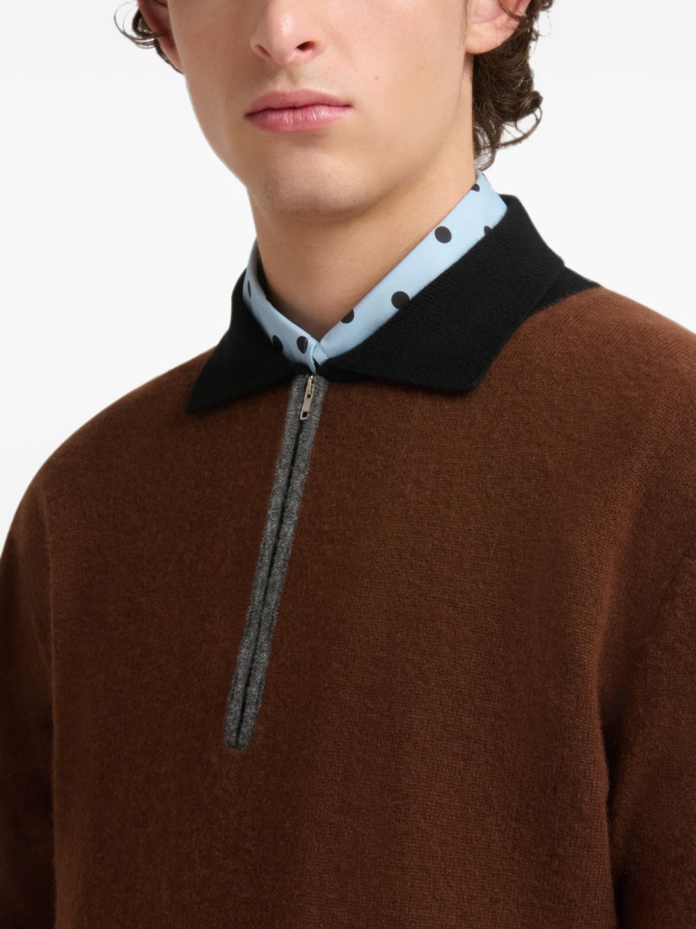 Maglione stile polo in cashmere in marrone 
