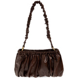 Borsa a spalla in pelle arricciata marrone 