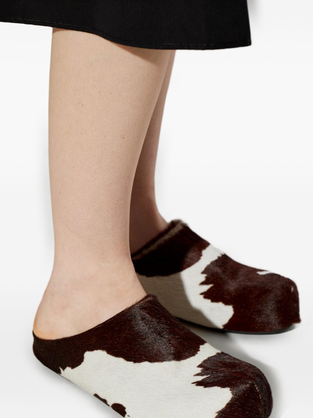 Mules fussbett con stampa mucca in bianco e marrone 