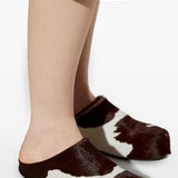 Mules fussbett con stampa mucca in bianco e marrone 