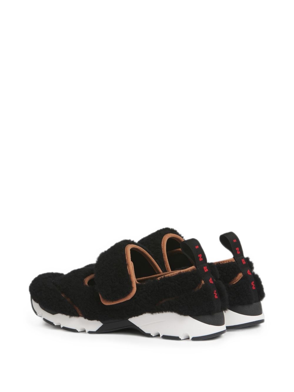 Sneakers in shearling in nero 