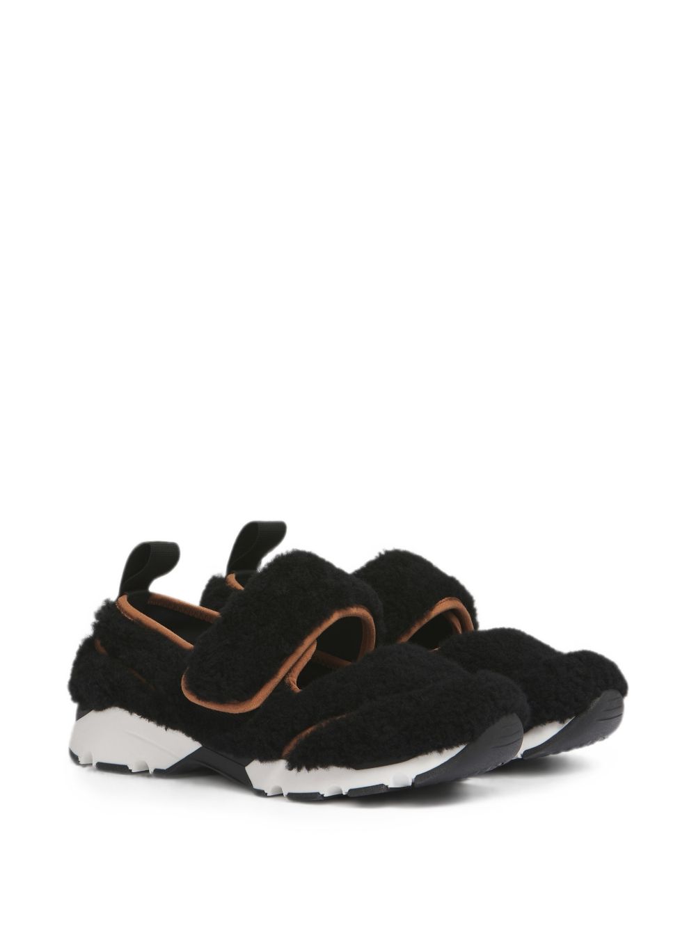 Sneakers in shearling in nero 