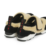 Sneakers in shearling bicolore in beige e nero 