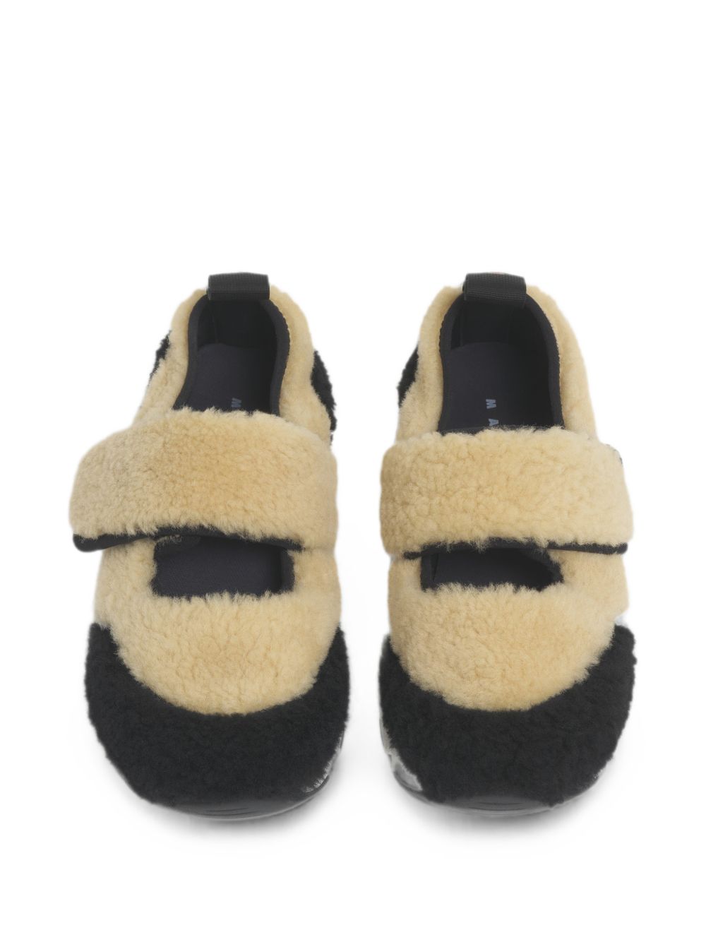 Sneakers in shearling bicolore in beige e nero 