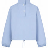 Camicia in popeline a collo alto in celeste 