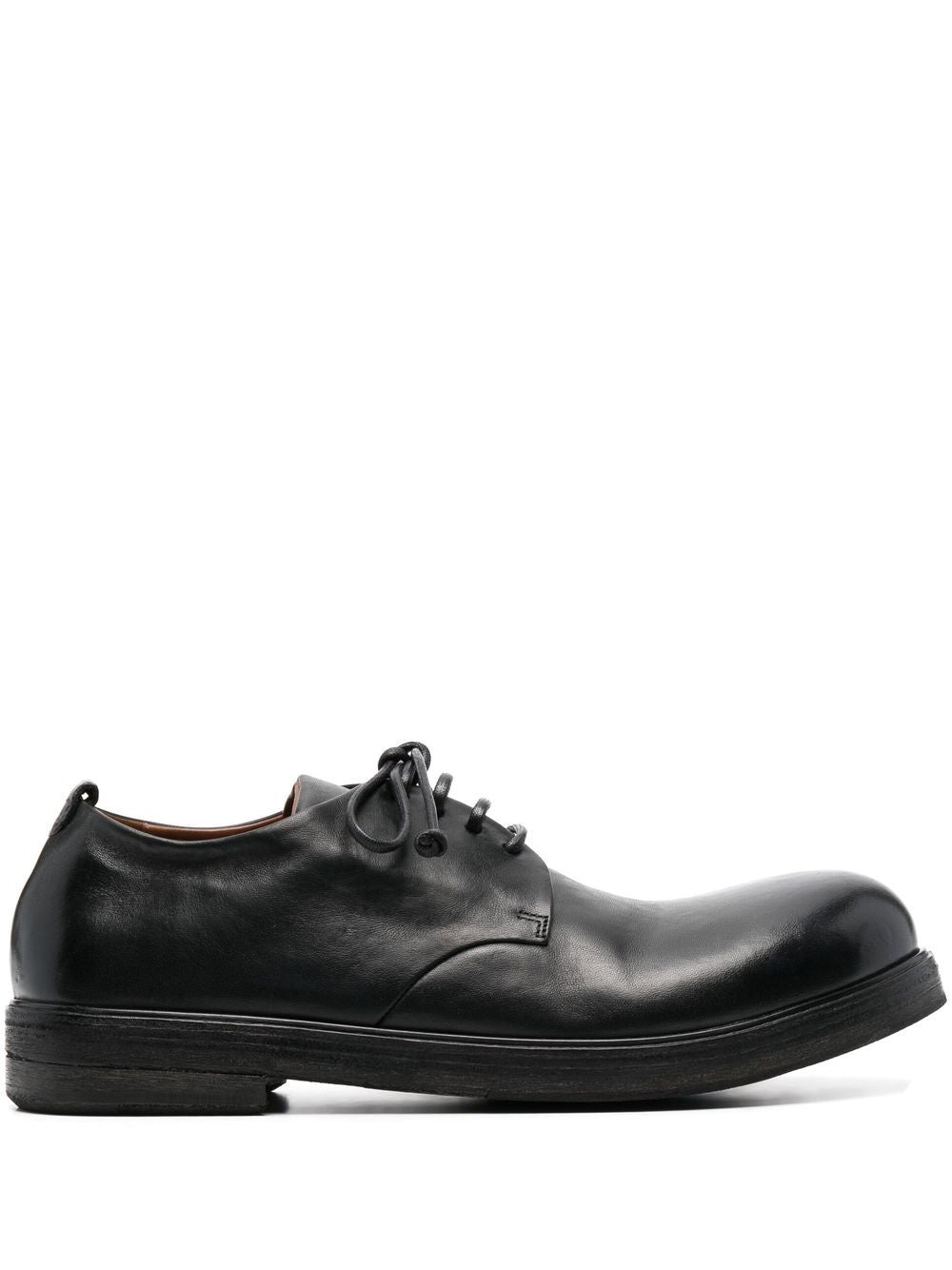 Derby zucca in pelle con lacci in nero 