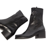 Stivaletti con tacco in pelle in nero 