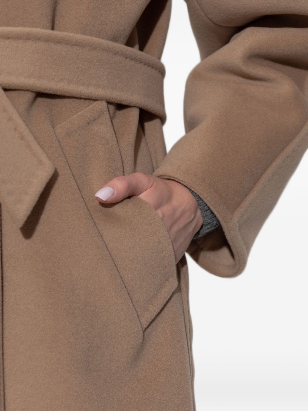 Cappotto doppippetto con cintura madame in beige 