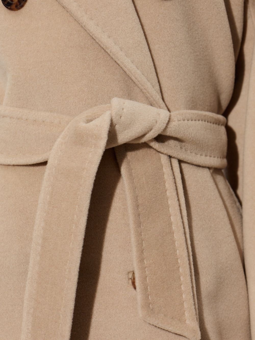 Cappotto doppippetto con cintura madame in beige 