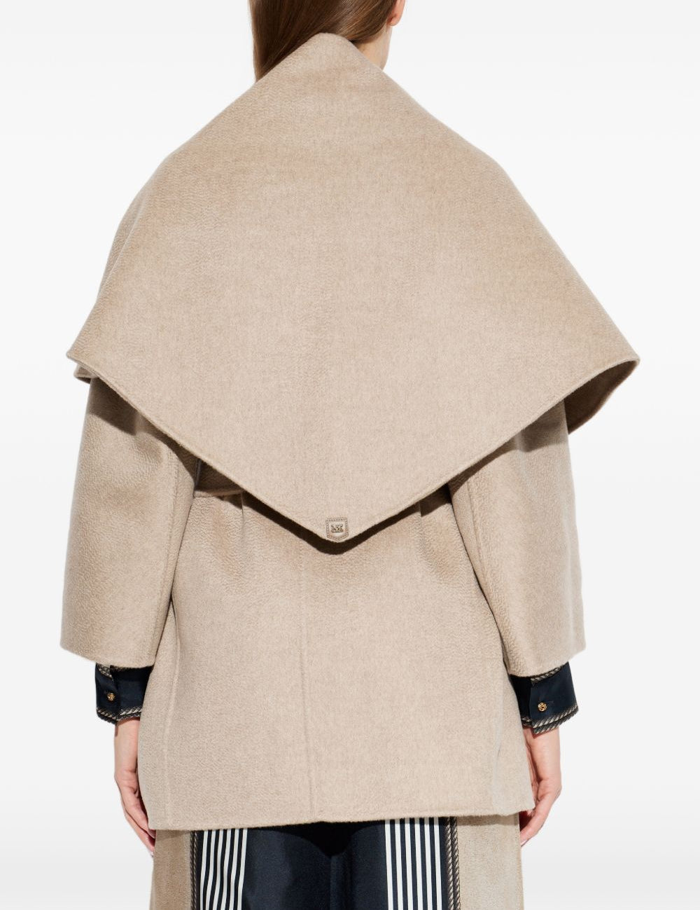 Cappotto corto con scollo a scialle detto in beige 