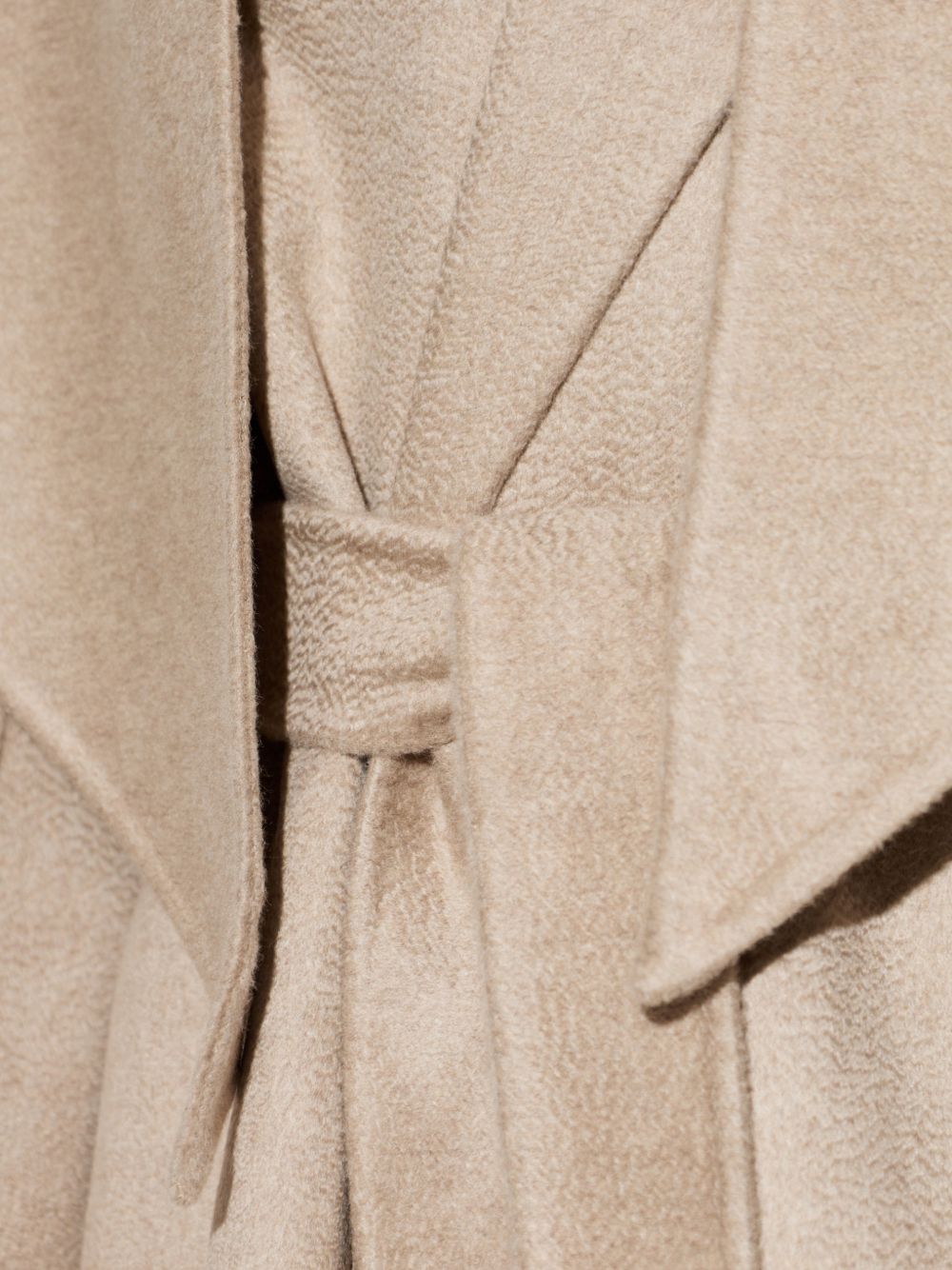 Cappotto corto con scollo a scialle detto in beige 