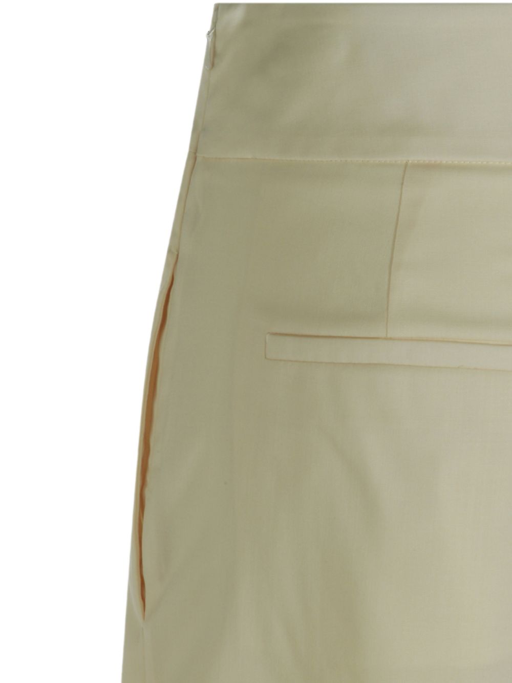 Shorts sartoriali con pieghe pittura in avorio 